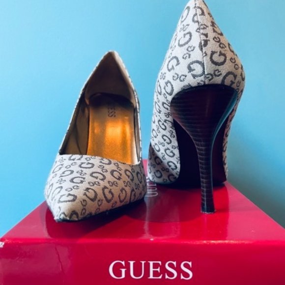 Guess "G" Pointy Toe High Heels - Picture 1 of 4